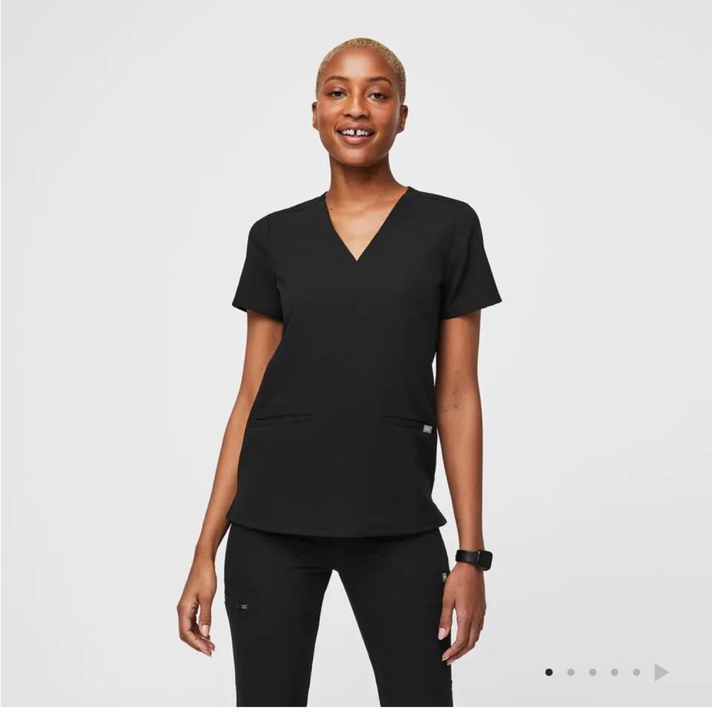 Figs Casma Scrub Top in Black size Large